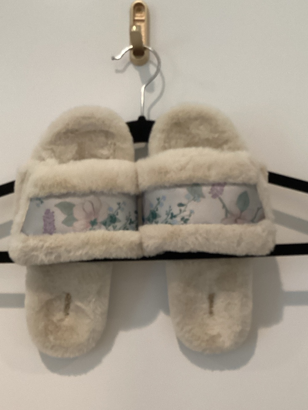 Vionic Cream Floral Faux-Fur Slide Slippers